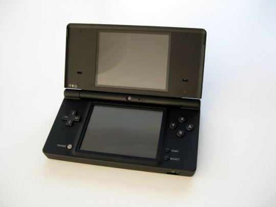 Compare Nintendo DS Lite Vs DSi: GameStock