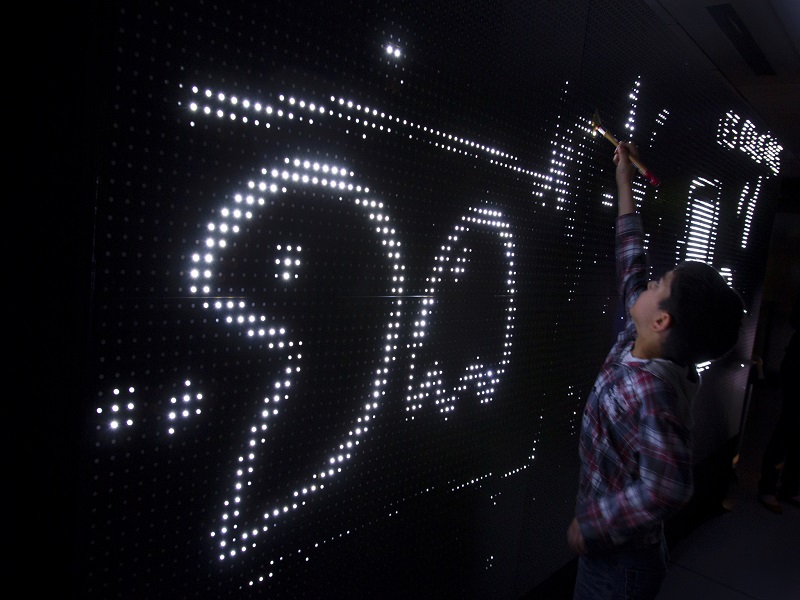 Gigglebit: LED water graffiti is as amazing as it sounds - Machines ...