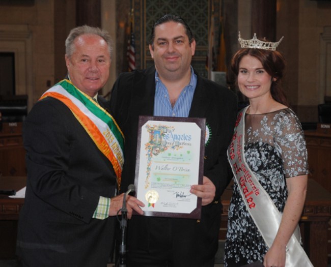 Los Angeles Irishman of the Year nominee Walter O'Brien (centre)