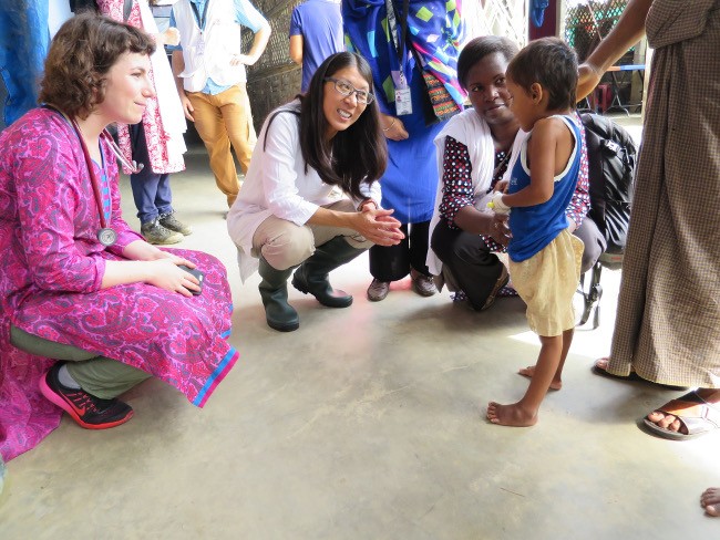 Rohingya crisis: MSF president Dr Joanne Liu visits emergency projects in Cox;s Bazar, Bangladesh. Image: Amelia Freelander/MSF