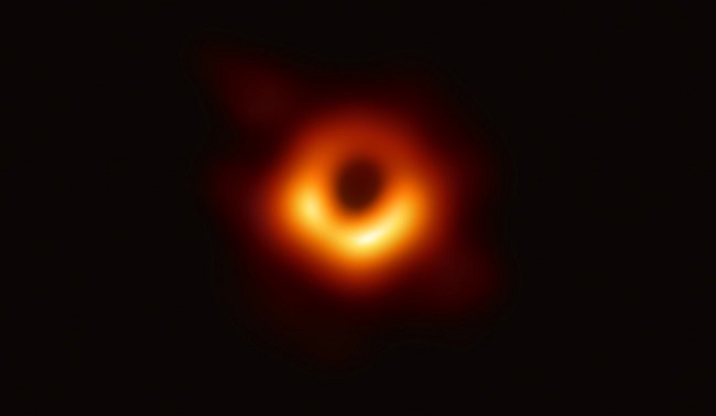 A golden ring surrounding the black hole event horizon. 