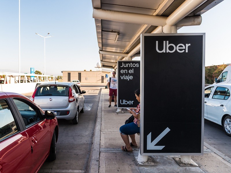 Uber creates 800m fund to help drivers transition to EVs by 2025