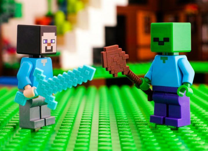 MINECRAFT vs LEGO vs ROBLOX 
