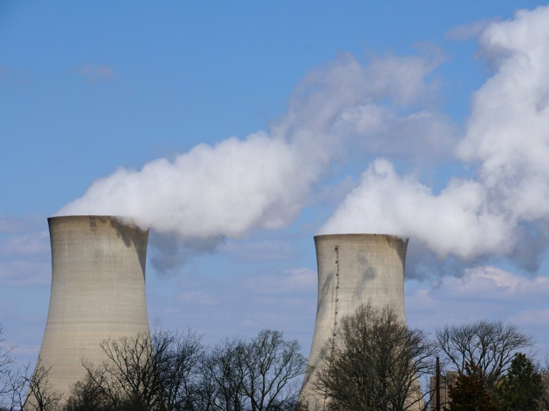 Two nuclear power plant chimney stacks against a blue sky in the US.