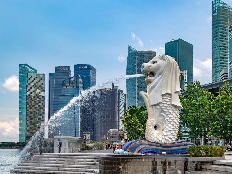 The Merlin Lion statue spewing water from its mouth during day time.